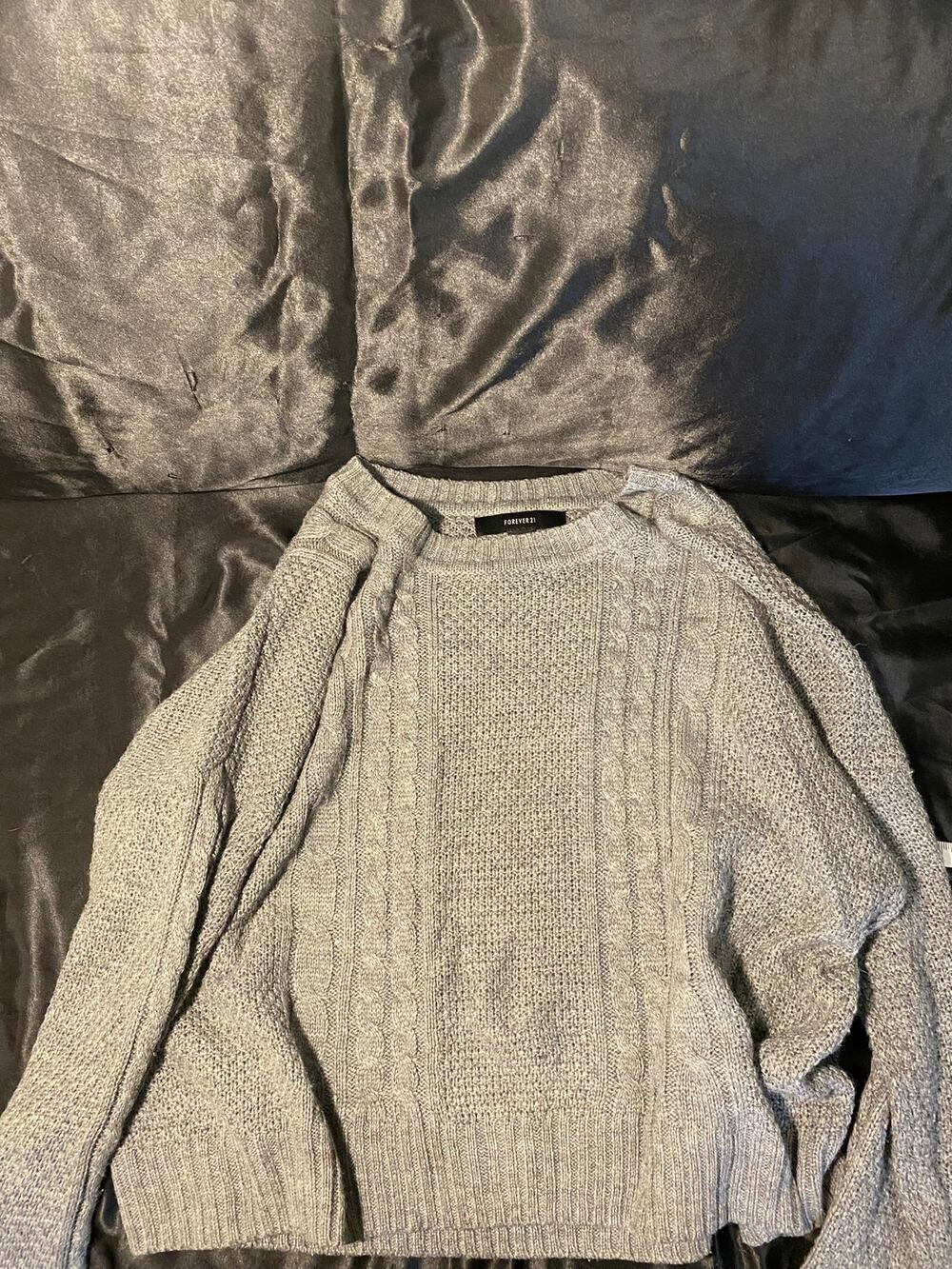 Forever 21 Women's Cropped, Knitted Oversized Sweater, Grey Size Medium